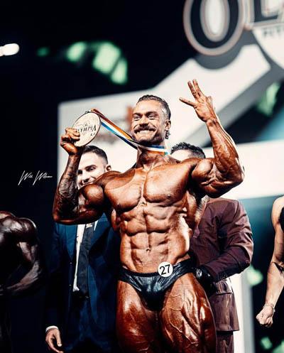 cris bumstead classic physique